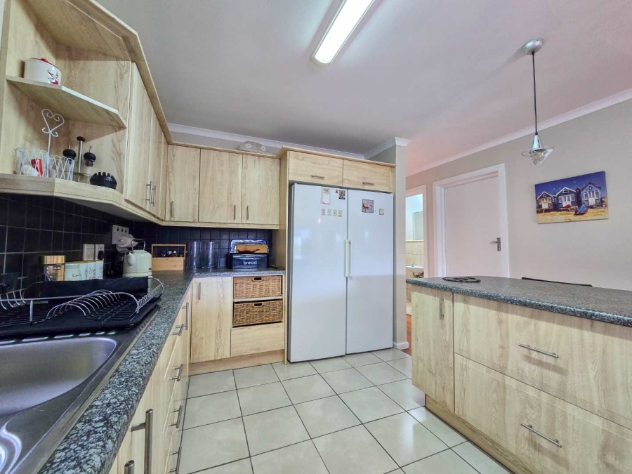 6 Bedroom Property for Sale in Nature On Sea Western Cape